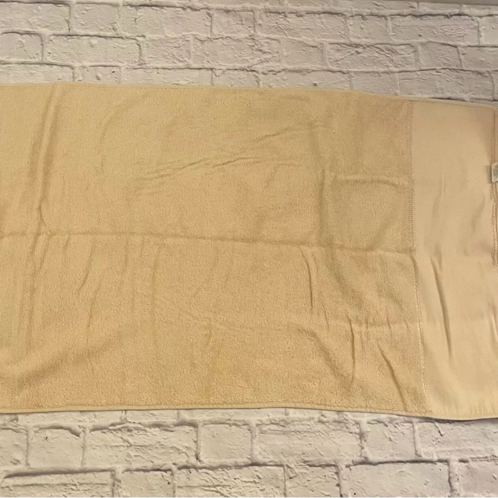 CROSCILL Cream Brocade Gold Decorative Hand Towels 25x 45